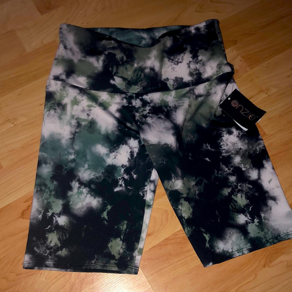 NWT Onzie athletic shorts ✔️